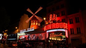 Kabaret Moulin Rouge ztratil svou ikonu: Zřítila se křídla mlýna