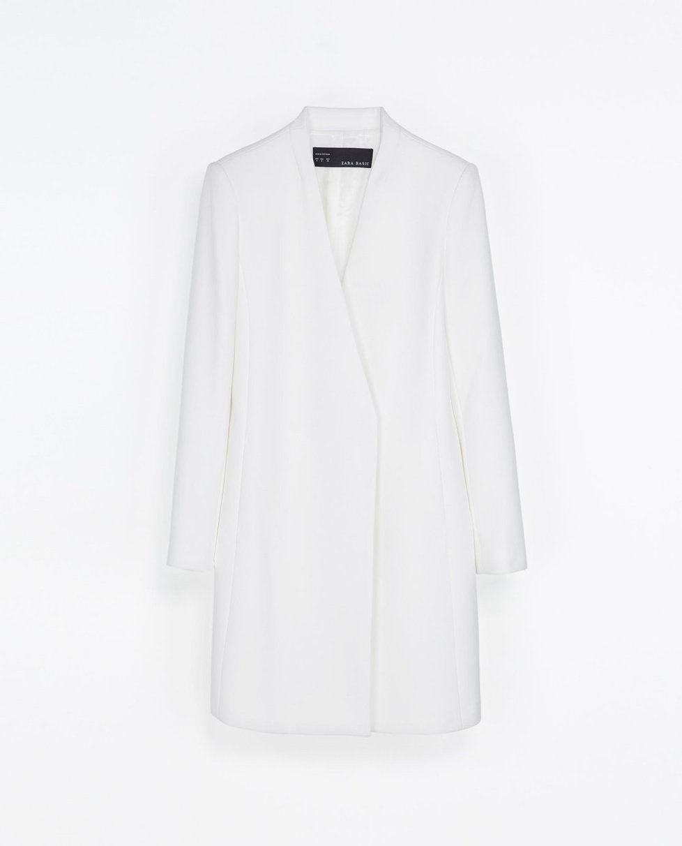 Sněhobílý kabát, Zara, 2499 Kč.