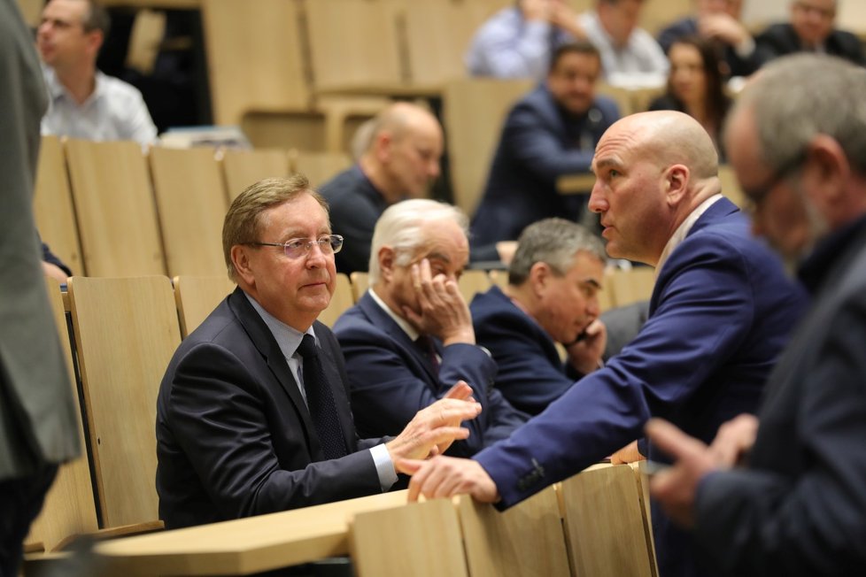 Na setkání do Motola s šéfy nemocnic, premiérem Babišem a ministrem Vojtěchem dorazil také šéf VZP Zdeněk Kabátek (3. 3. 2020)