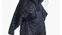 Hana Zárubová: Bunda - kabát s efektem 3D prošívání a s dvojitým zipem Materiál: polyamid + bavlna Cena: na vyžádání