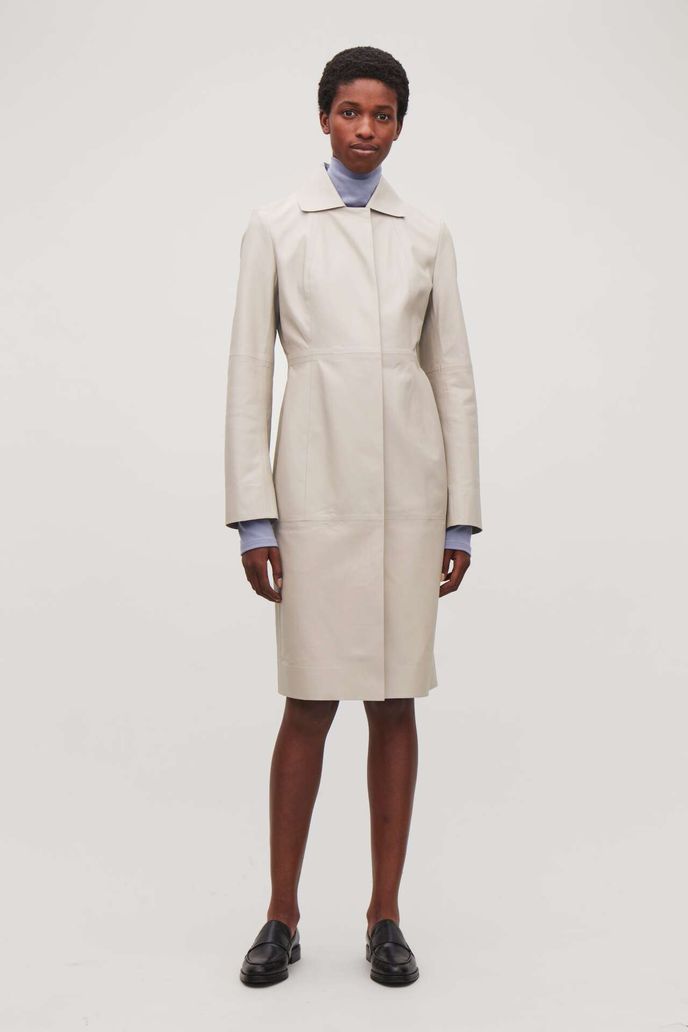 Kožený kabát, COS, 490 eur, www.cosstores.com Kožený kabát, COS, 490 eur, www.cosstores.com
