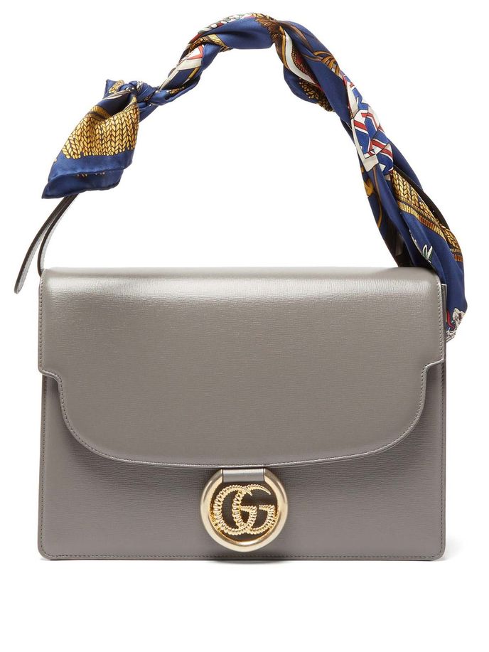 Gucci, 2574 eur, prodává Matchesfashion.com