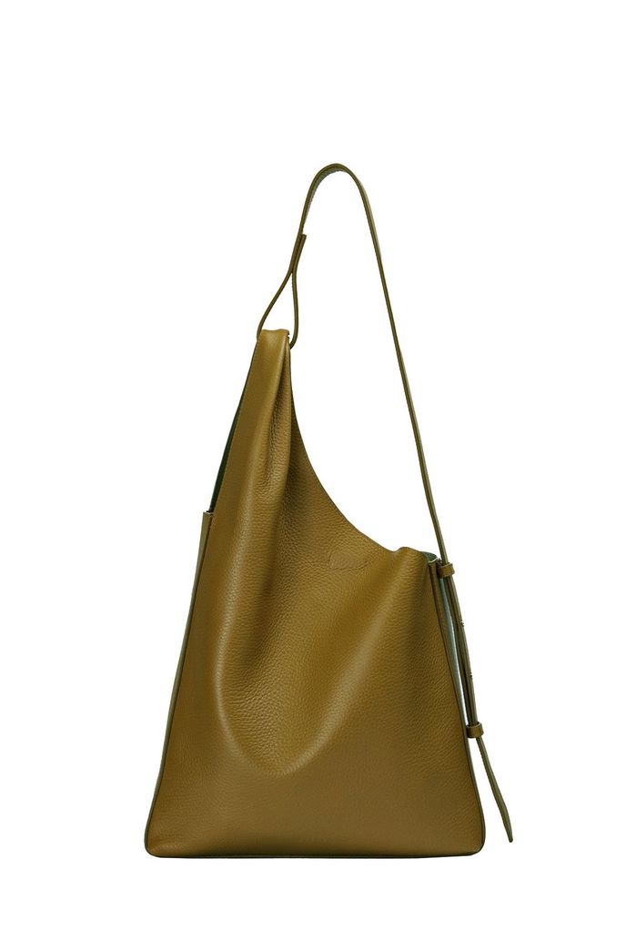 Aesther Ekme, 535 eur, www.aestherekme.com Aesther Ekme, 535 eur, www.aestherekme.com