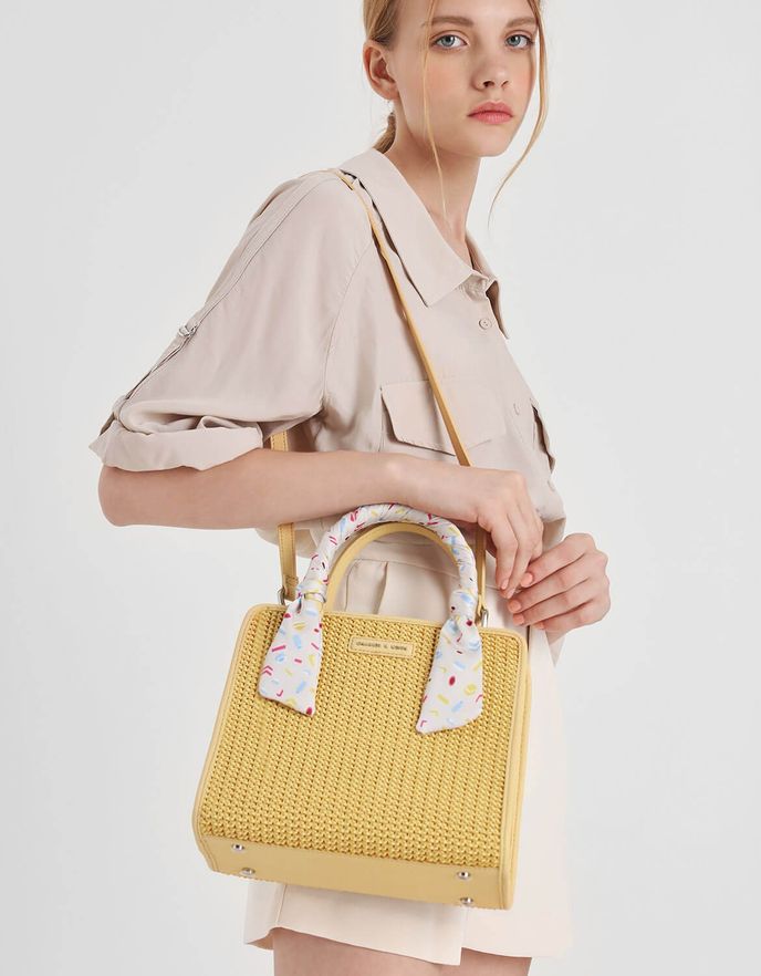 Charles and Keith, 99 eur, www.charlesandkeith.com Charles and Keith, 99 eur, www.charlesandkeith.com