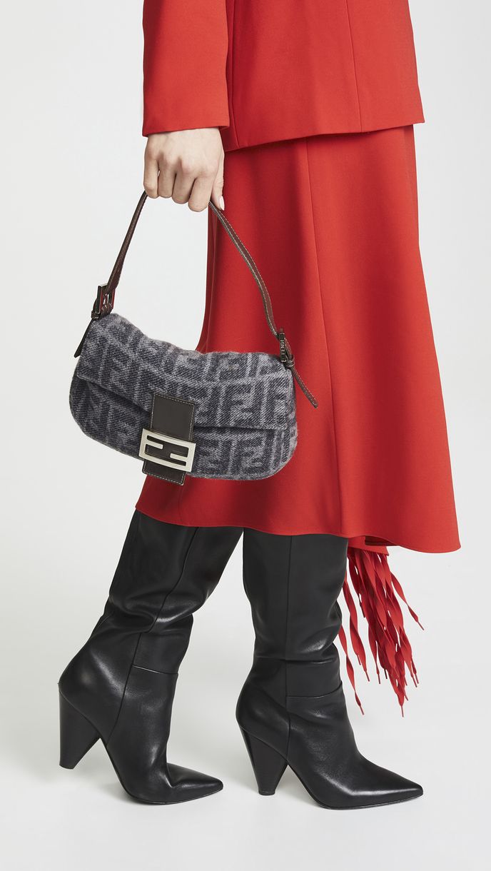 Fendi, 550 $, prodává Shopbop.com