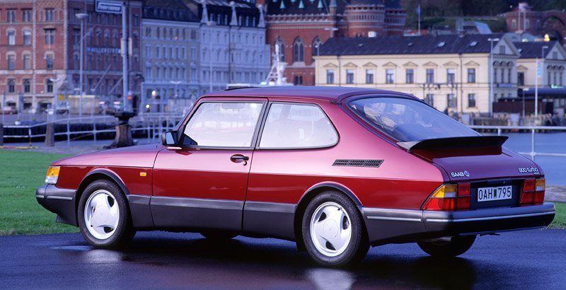 Saab 900