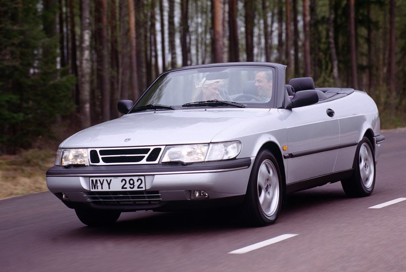 Saab 900