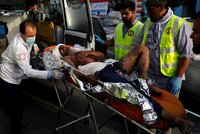 Krvavý útok na exministra po návštěvě Petříčka v Kábulu: 20 mrtvých a desítky zraněných