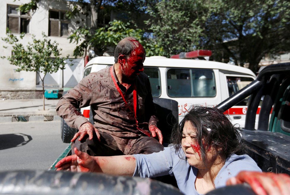 Počet mrtvých kábulského atentátu se zvedl na 150.