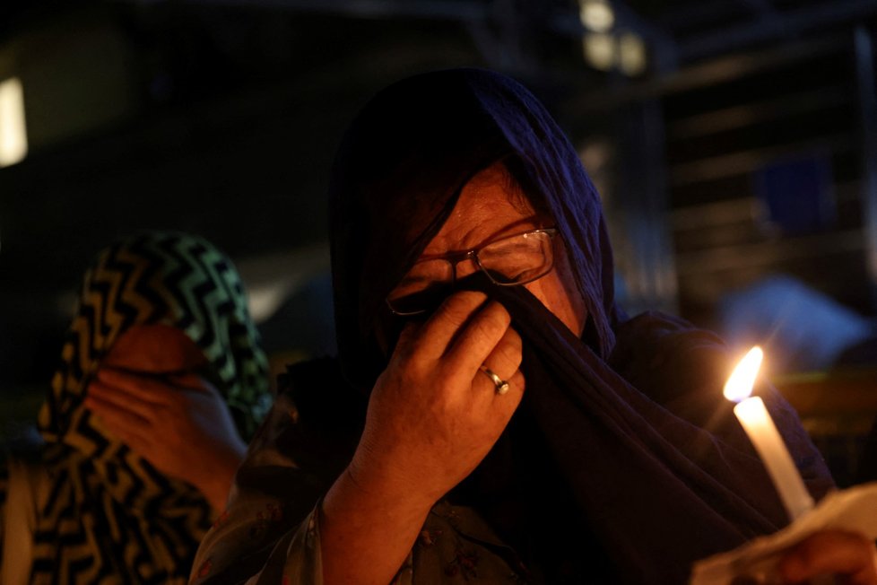 Indové protestují proti sebevražednému útoku v Kábulu. (30. 9. 2022)