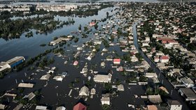 ONLINE: V Nové Kachovce zemřelo kvůli záplavám 5 lidí. A Rusové útočí i na evakuované