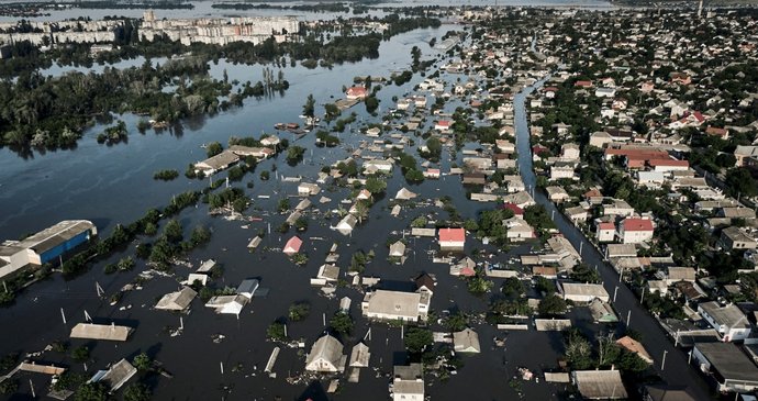 ONLINE: V Nové Kachovce zemřelo kvůli záplavám 5 lidí. Zaplavených je 600 km čtverečních
