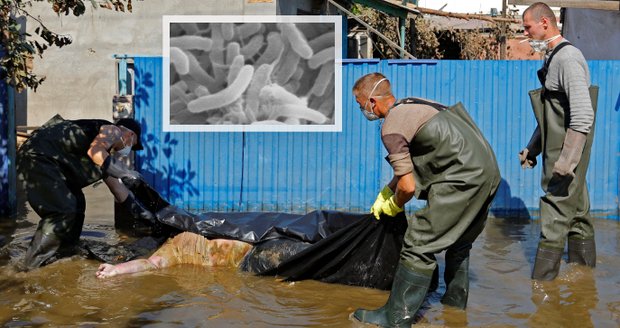 Záplavy pod Kachovkou: Voda opadá, nemocnice se chystají na choleru či sněť