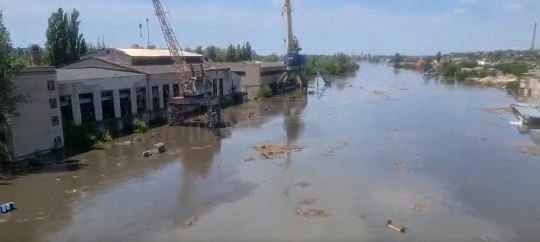 Následky zničení Kachovské přehrady na Ukrajině (6.6.2023) 