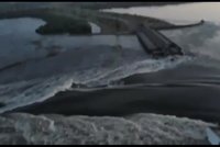 Hrůzné detaily zničení obří Kachovky: Jak Rusové odpálili přehradu zadržující 25krát víc vody než Orlík