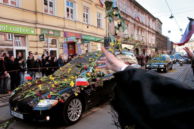 Květinářství v Polsku měla naposledy podobnou tržbu při pohřbu papeže Jana Pavla II.