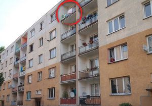 Holčička (4) vypadla v Kadani z balkonu.