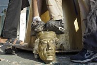 Za hlavu Kaddáfího je vypsaná odměna, 4 novináři uneseni
