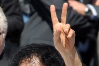 Chocholoušek by měl radost: V Libyi zešílel Kaddáfí i povstalci
