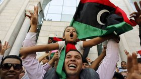 Libye slaví pád diktátora