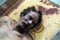 Tajný pohřeb Kaddáfího: Tuto fotku neměl nikdo vidět!