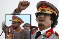 Revoluce v Libyi: Ukradl Kaddáfího čepici, dá ji otci