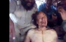 Drsné video Kaddáfího těsně před smrtí: Takhle ho mučili!