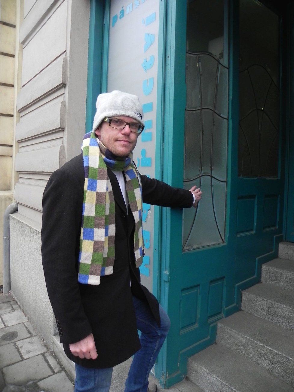 Tomáš Papírník se původně v domě v Údolní ulici zajímal o byt. Nakonec mu učarovalo kadeřnictví v přízemí.