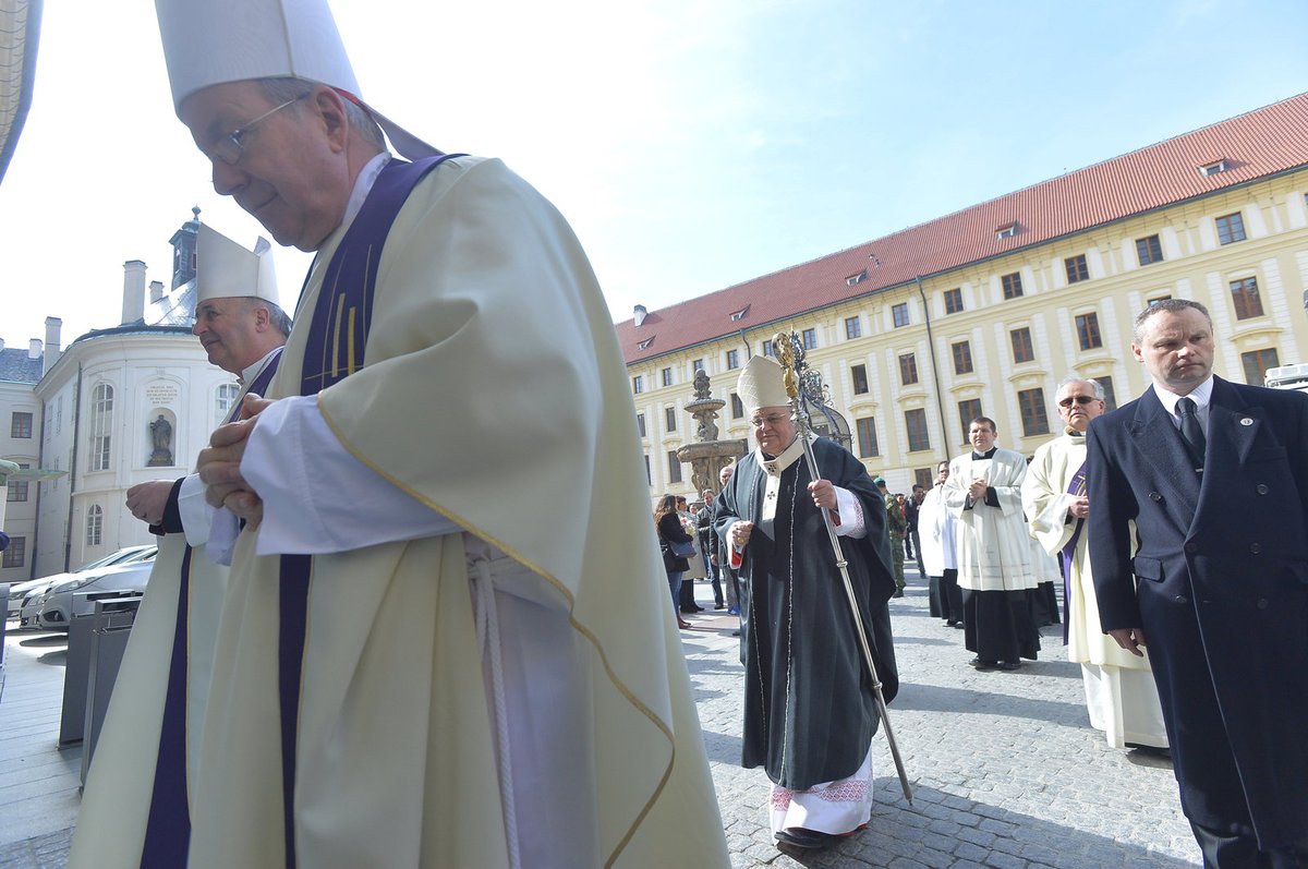 Pohřeb kardinála Miloslava Vlka.