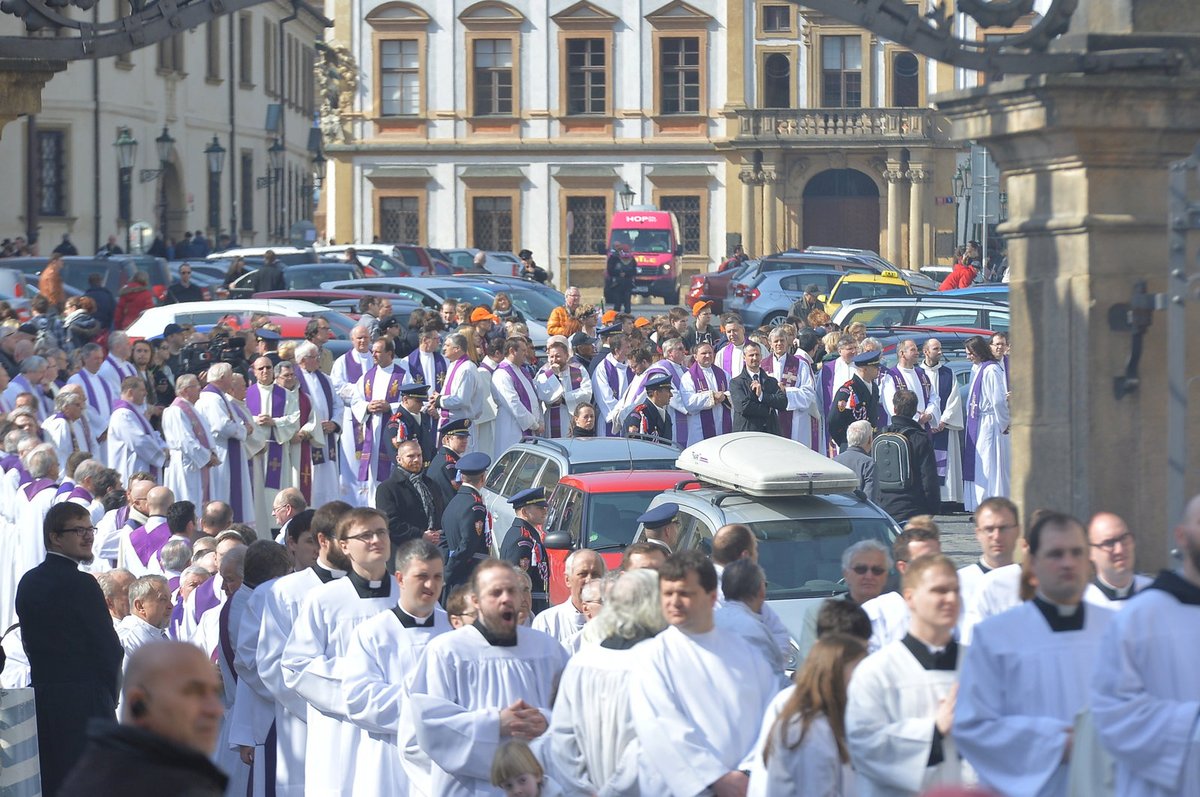 Pohřeb kardinála Miloslava Vlka.