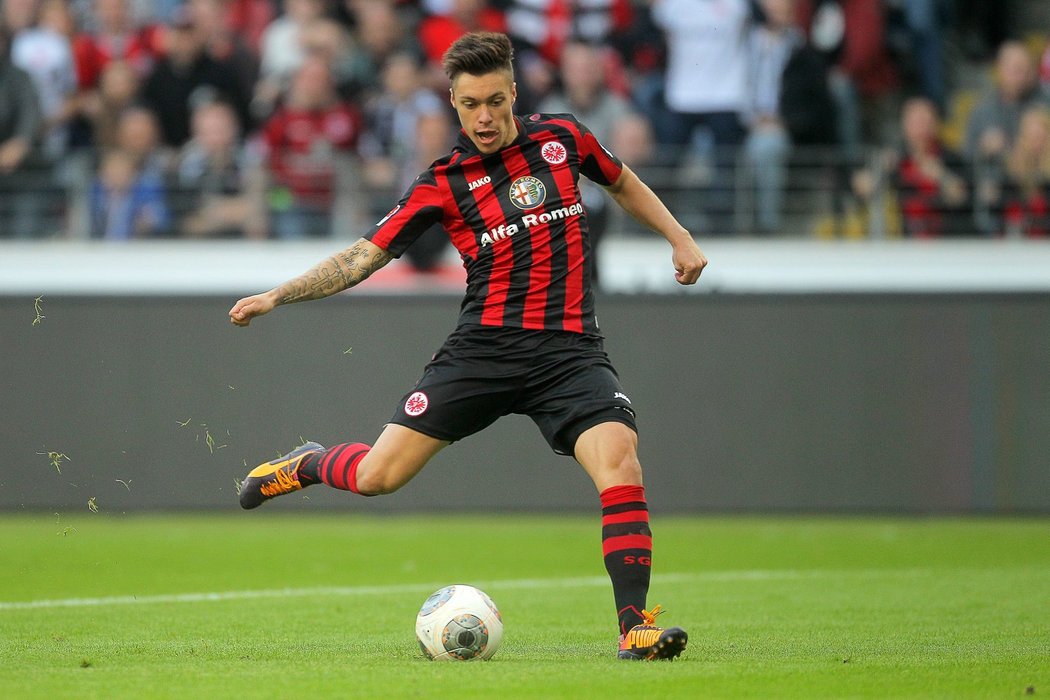 Český útočník Václav Kadlec dal svůj čtvrtý gól v bundeslize a pomohl fotbalistům Frankfurtu k remíze 1:1 s Norimberkem. 