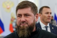 Kadyrov ukázal video svých nezletilých synů (14, 15 a 16). V plné polní mají střílet na Ukrajině