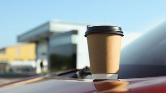 V boji čerpaček o zákazníka rozhoduje i káva. OMV už na ni letos dala přes 24 milionů