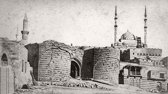 Život pod pyramidami bez turistů: Takhle vypadala egyptská Káhira v 19. století Život pod pyramidami bez turistů: Takhle vypadala egyptská Káhira v 19. století