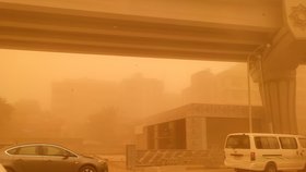 Egyptskou Káhiru zasáhla písečná bouře (červen 2023).