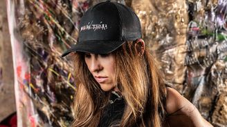 Fotograf na návštěvě v ateliéru: Kde tvoří tatérka, malířka a herečka Kateřina KAiRA Hrachovcová? Fotograf na návštěvě v ateliéru: Kde tvoří tatérka, malířka a herečka Kateřina KAiRA Hrachovcová?