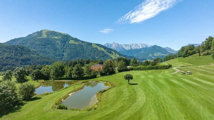V okolí měst Kössen, Walchsee, Schwendt a Rettenschöss se nacházejí čtyři prvotřídní golfová hřiště. V okolí měst Kössen, Walchsee, Schwendt a Rettenschöss se nacházejí čtyři prvotřídní golfová hřiště.