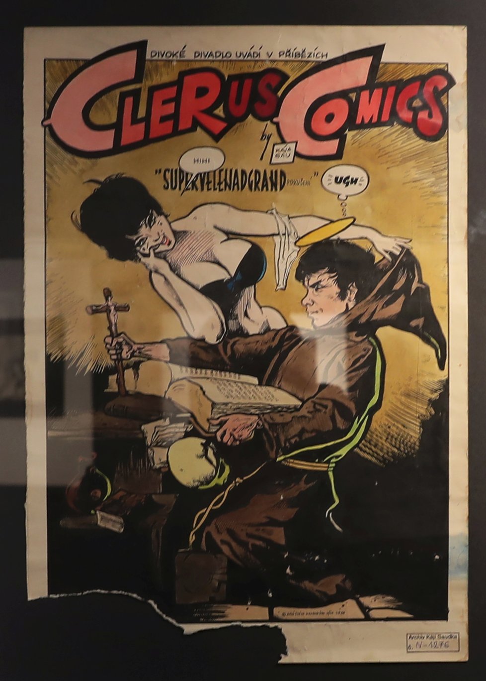 Na obálce komiksu Clerus Comics z roku 1966 je sám autor Kája Saudek a jako svůdnice jeho žena Johana (71).