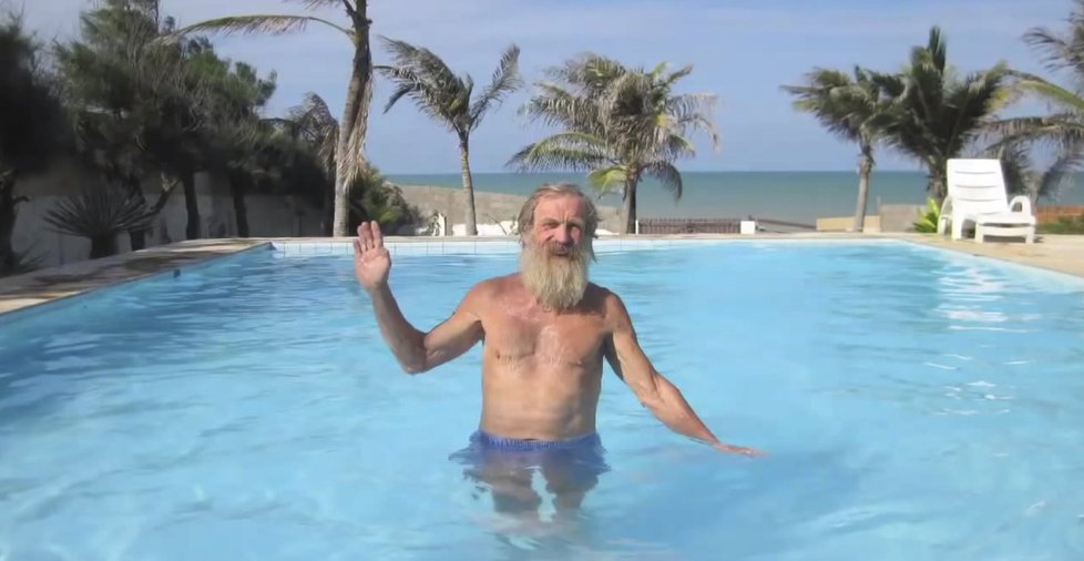 Aleksander Doba v bazénu na Floridě.