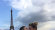 Dostál s přítelkyní Dianou na Eiffelovku nevyšli. Raději si užili romantiku pod ní.