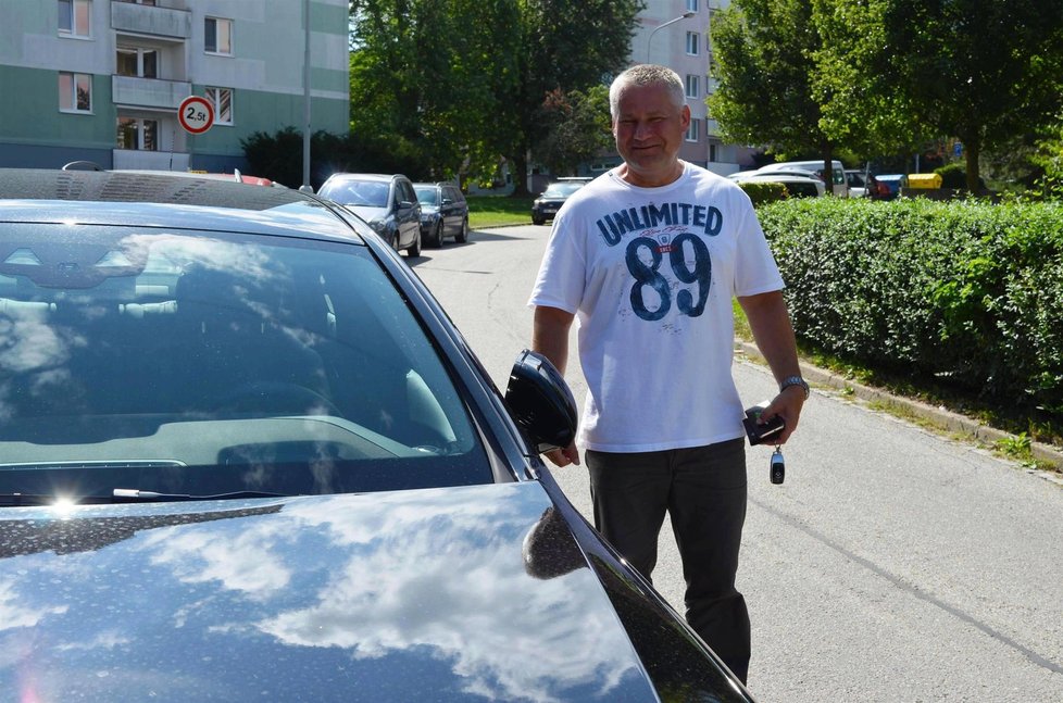 Jiří Kajínek a jeho nový vůz – Mercedes E