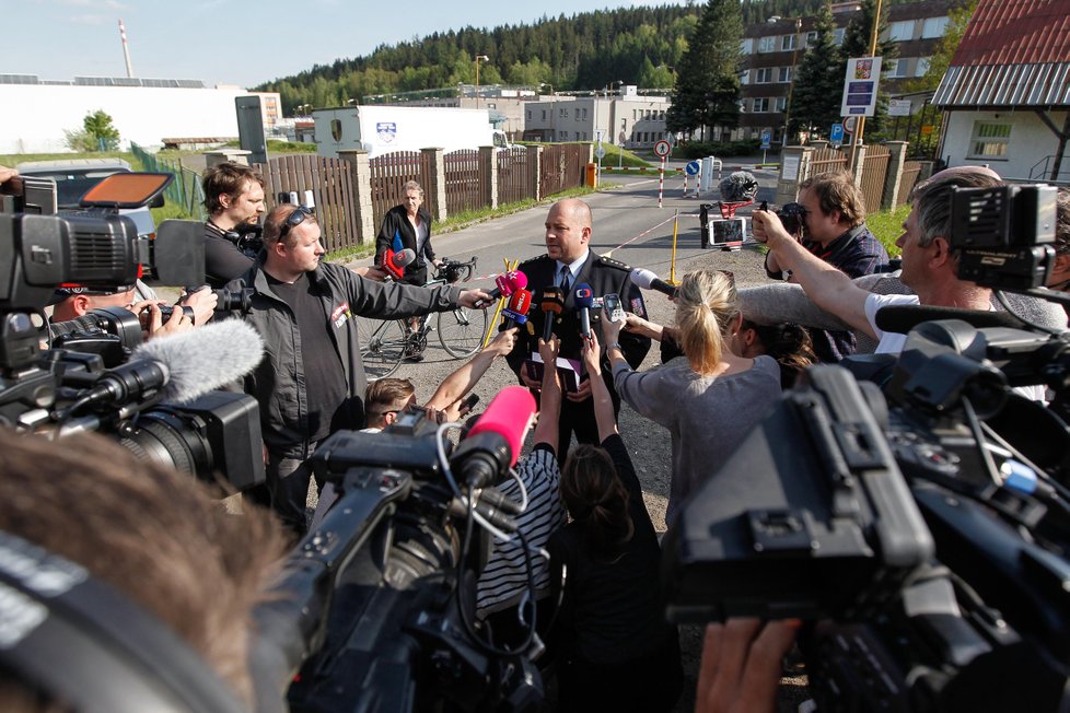 Ředitel rýnovické věznice Vlastimil Kříž předstoupil před novináře.
