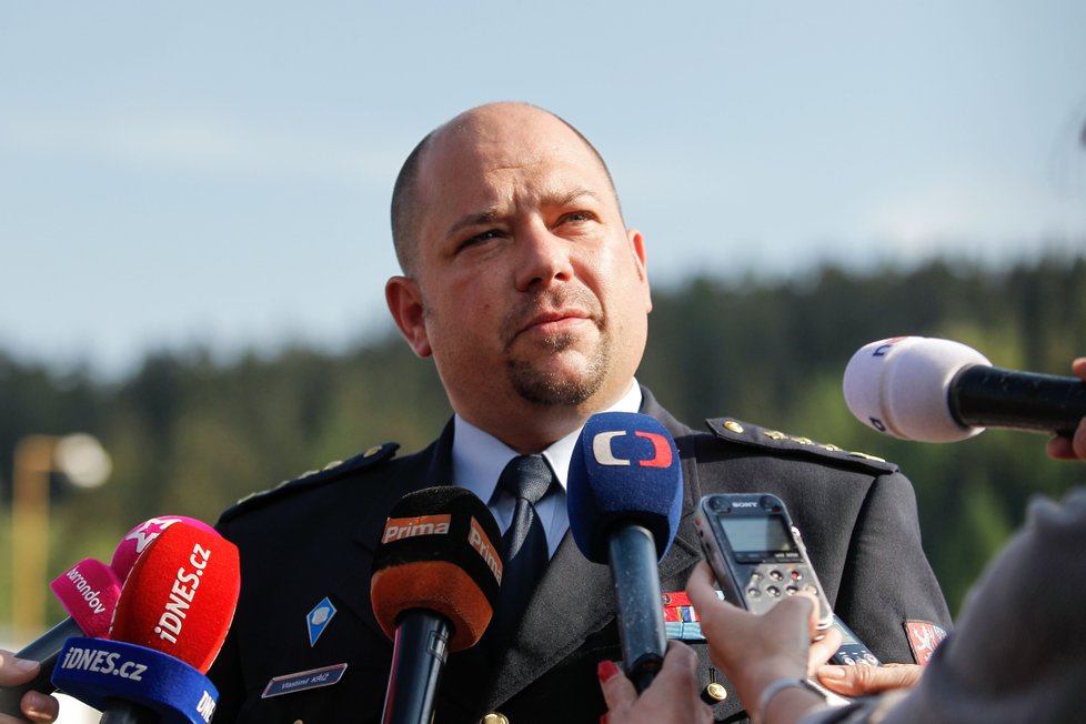 Ředitel rýnovické věznice Vlastimil Kříž předstoupil před novináře
