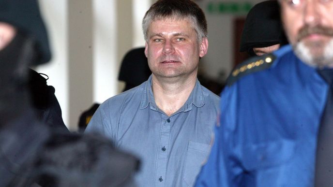 Podle soudu vraždil Jiří Kajínek, kterého si měl najmout podnikatel Antonín Vlasák, kterého Janda vydíral.