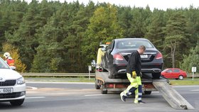 Kajínek měl nehodu! U Plzně vletěl svým novým mercedesem do fabie