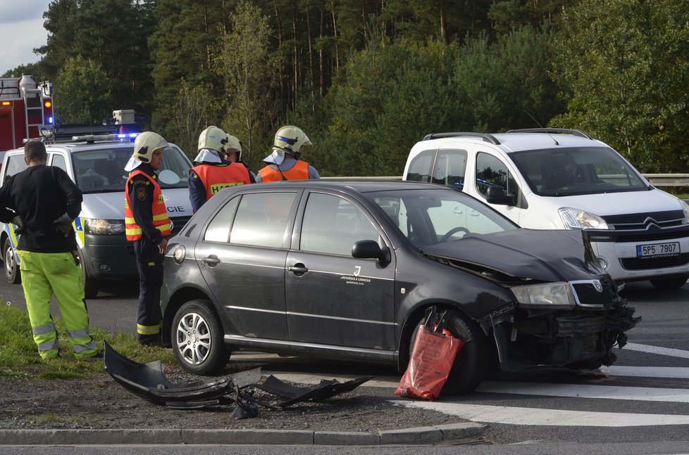 Kajínek měl nehodu! U Plzně vletěl svým novým mercedesem do fabie