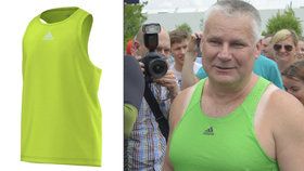 Češi chodí „na Kajínka“: Zelená tílka mizí z obchodů, Adidas dává ruce pryč