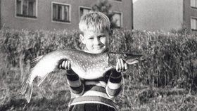 Jirka chodil s tátou rybařit. V rybníce u chalupy prý zachránil několik tonoucích.