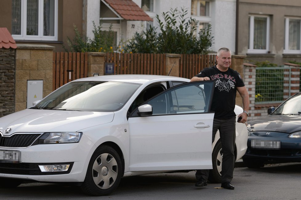 V Praze-Strašnicích odevzdal svůj hlas také omilostněný vrah Jiří Kajínek.