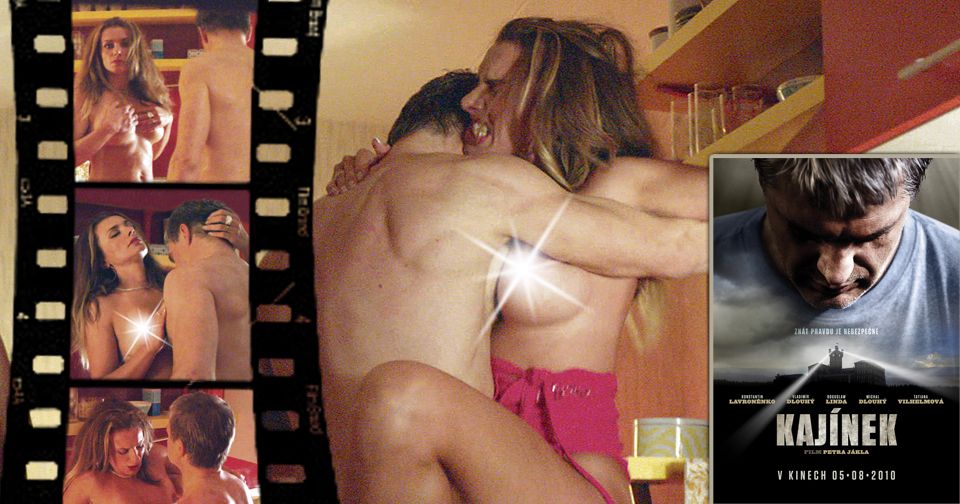 Nezapomenutelnou scénou z Jáklova filmu Kajínek je sex Alice Bendové na kuchyňské lince